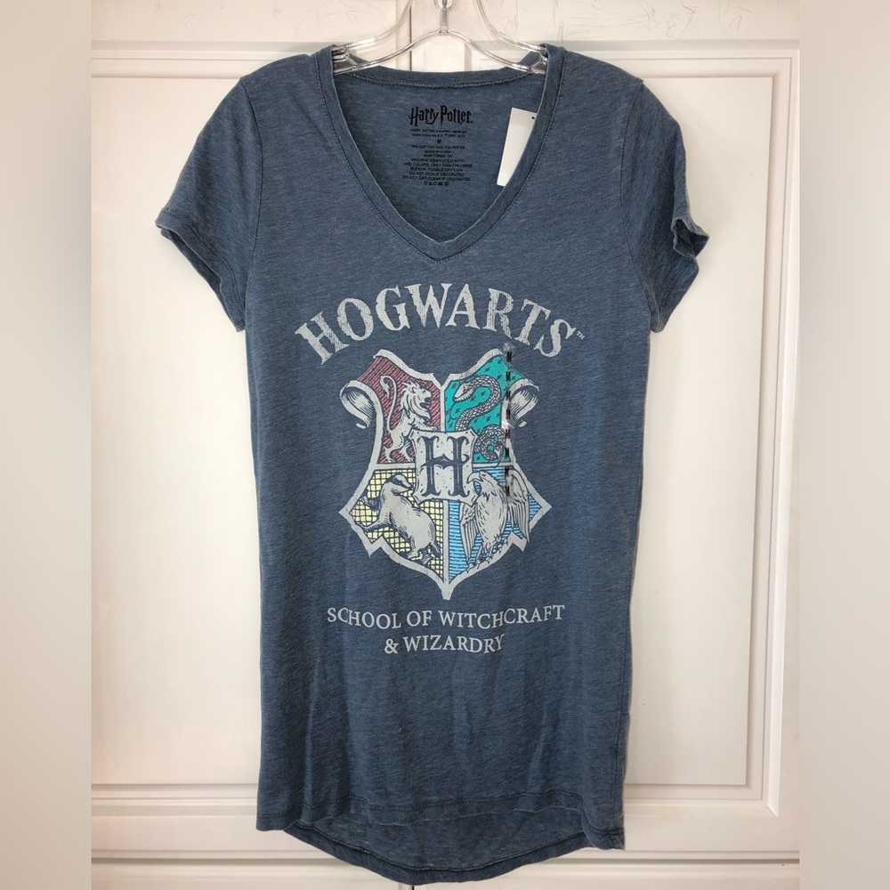 🎁 NEW Hogwarts tee Medium